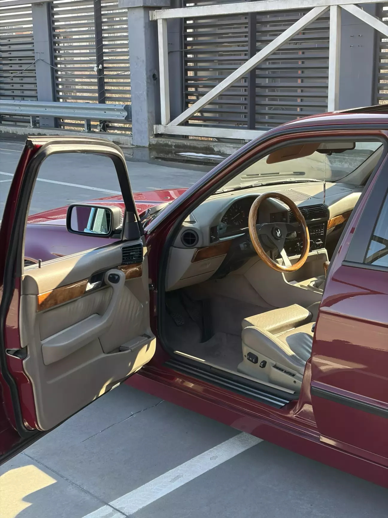 Салончик хоть когда-то показать нужно)