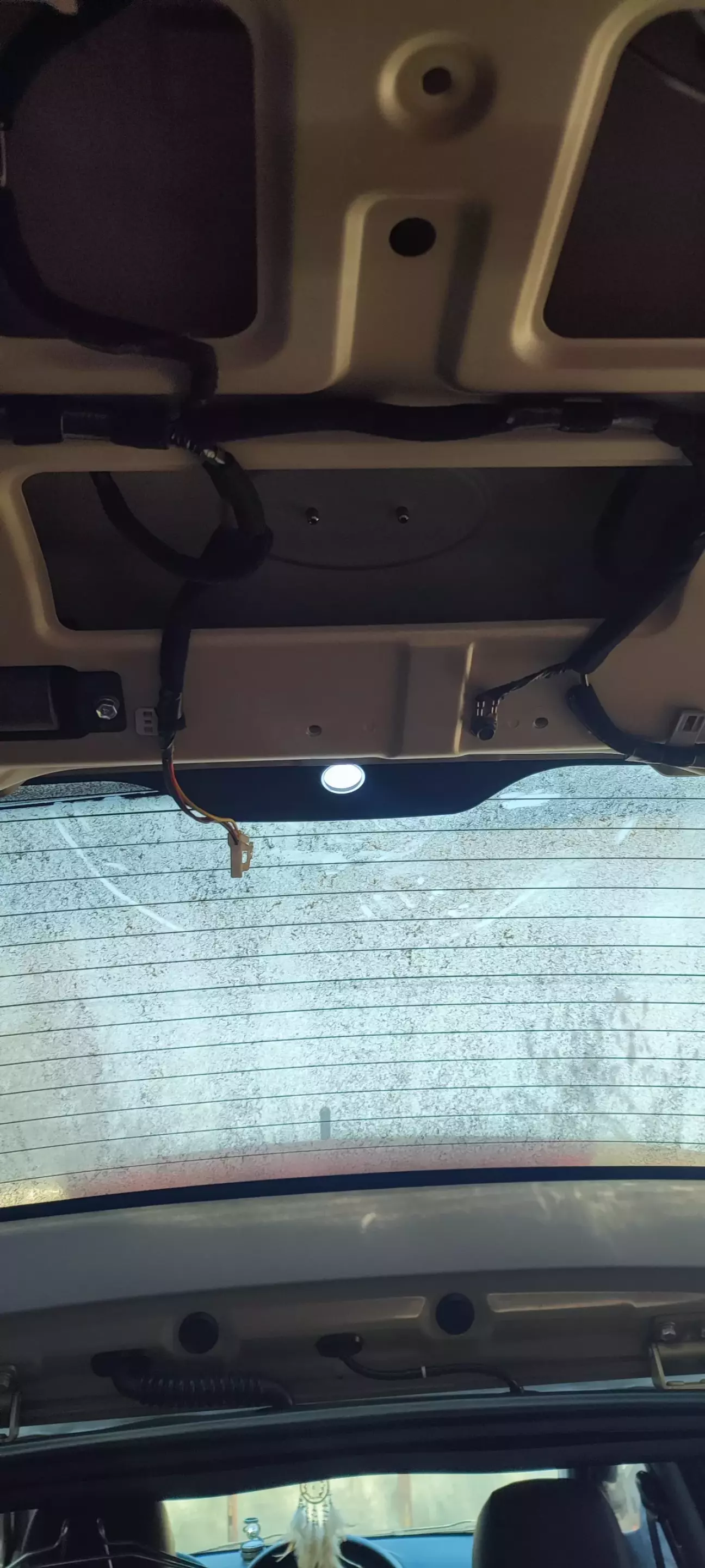 Обшивку ляди тоже треба знімать, якщо шо