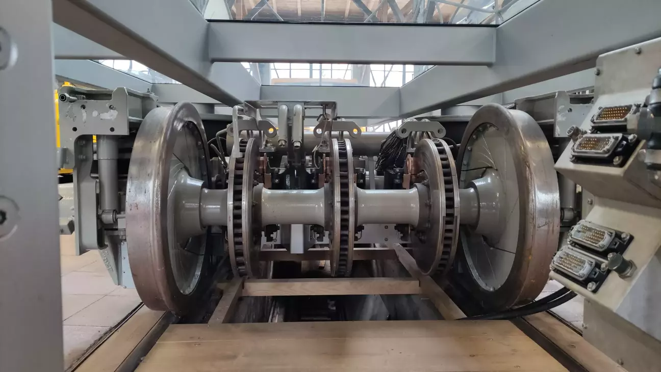 вісь актуального покоління ІСЕ, що розганяється до 350 км/год