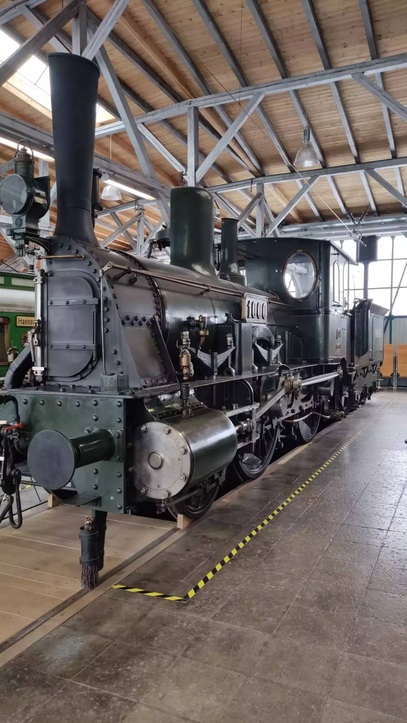 розрізаний вздовж паровоз класу