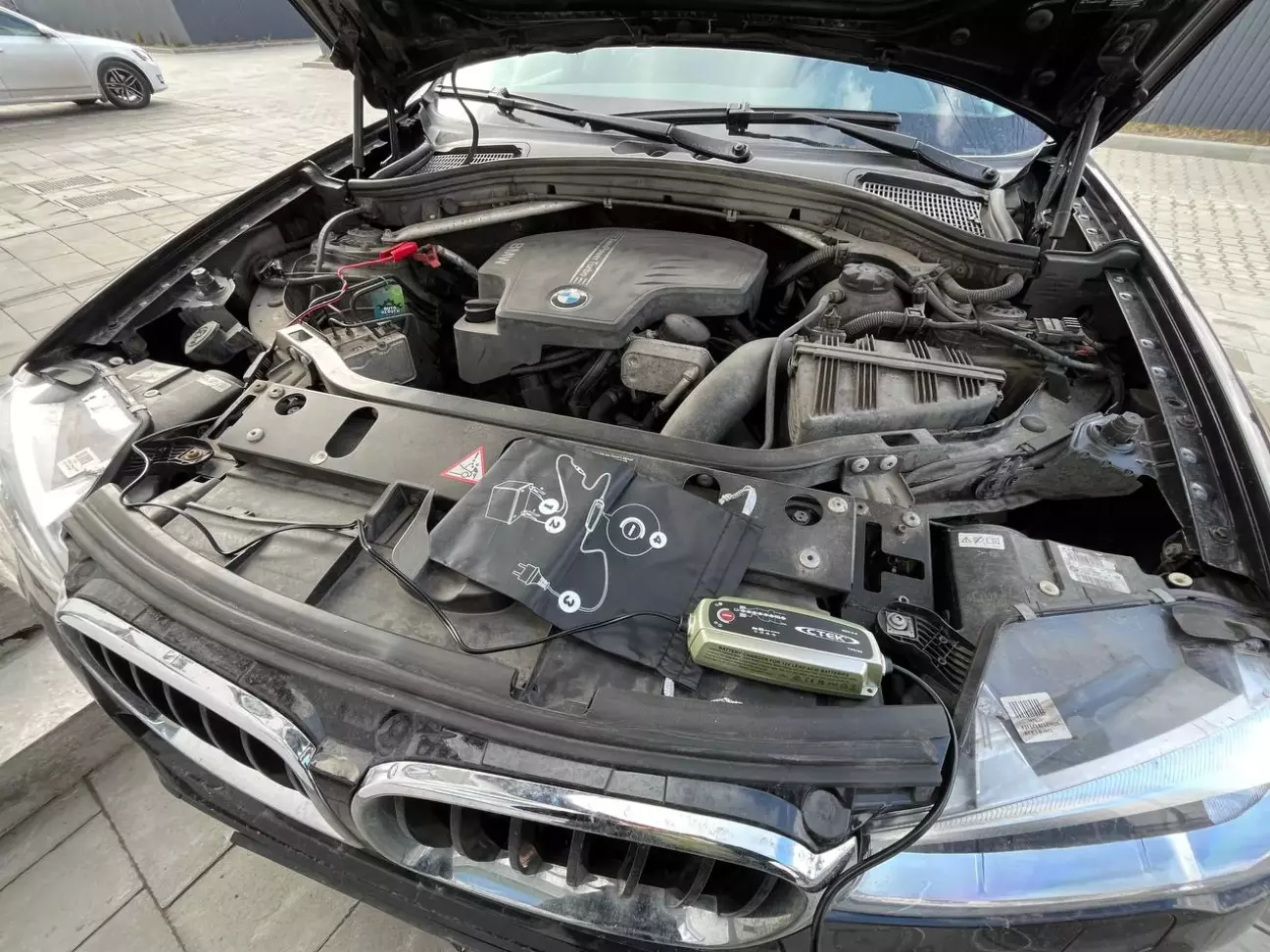 Це моя підкапотка, яку я не мив 4 роки.