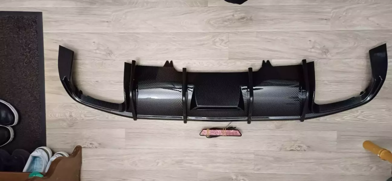 Аеродинамічний елемент, розташований у задній частині днища автомобіля.