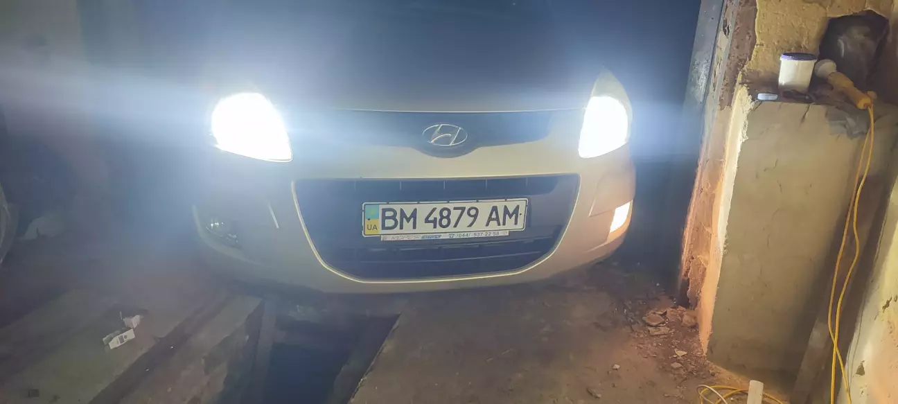 Це я вже поставила нову лампочку в бачу що нічо не працює