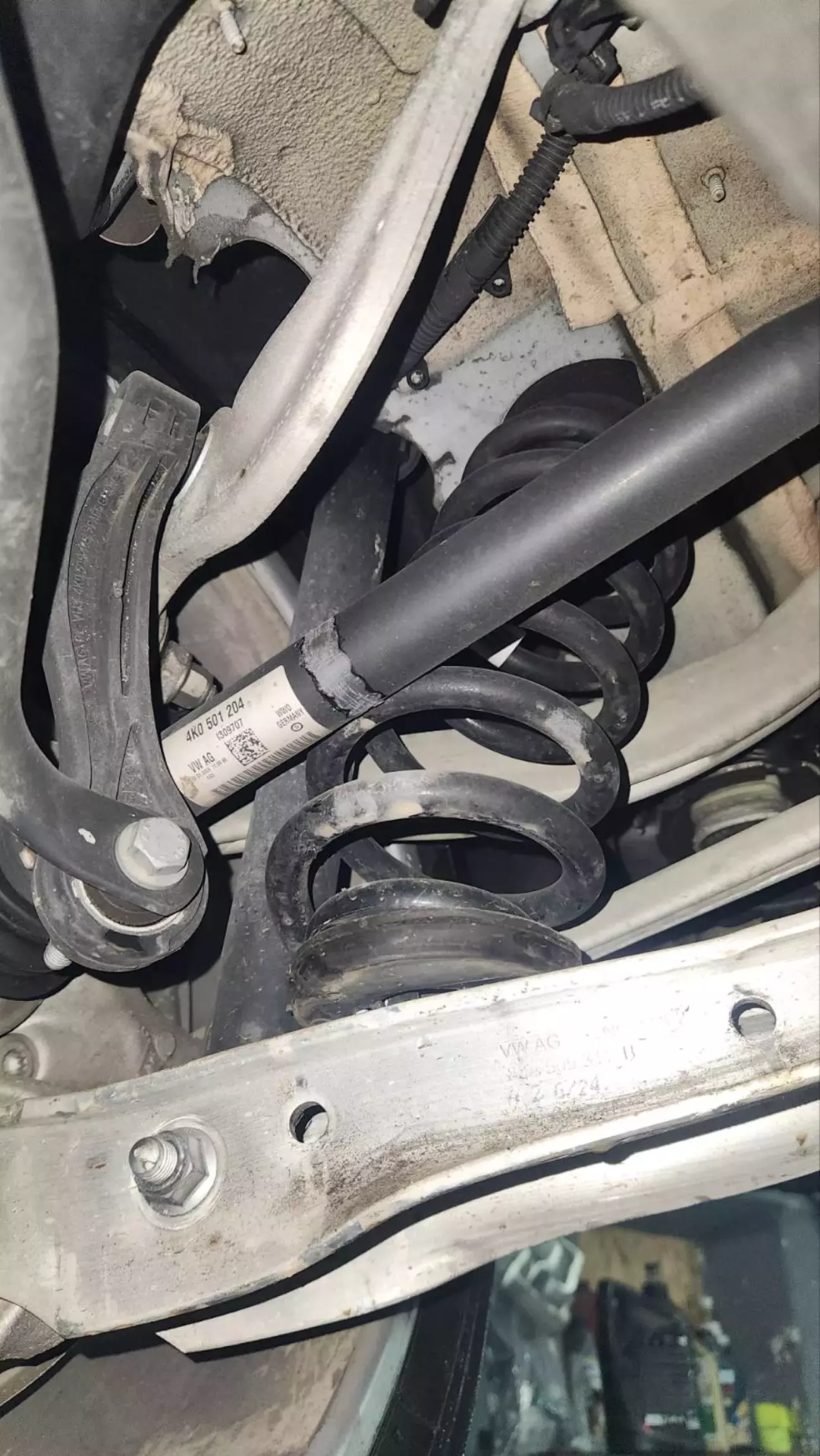 Пружина вискочила з посадочного місця під час транспортування скоріш за все