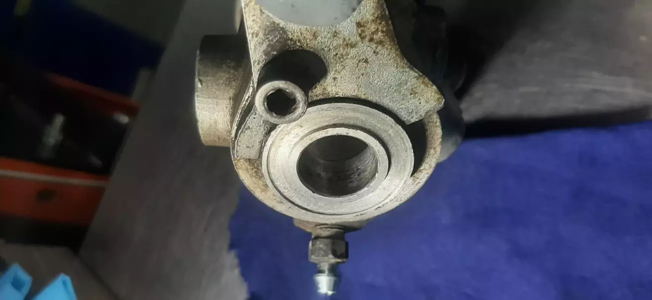 Место закисания вала механизма привода ручника