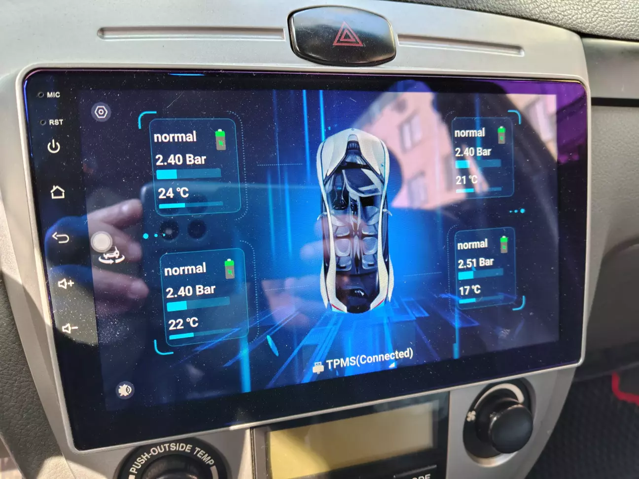 Ну в виставив тиск, накачав по 2,3. На планшеті ще не встигло оновитися