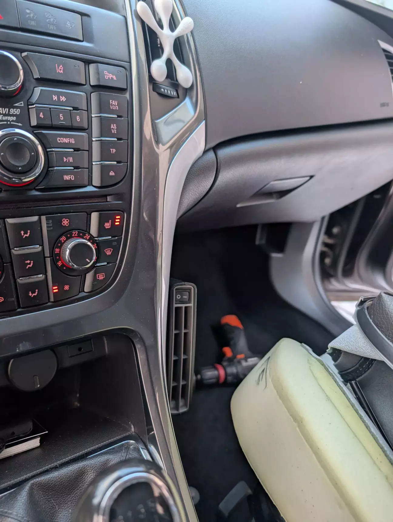 Такий вигляд має обігрівач в салоні, як відеокарта :)