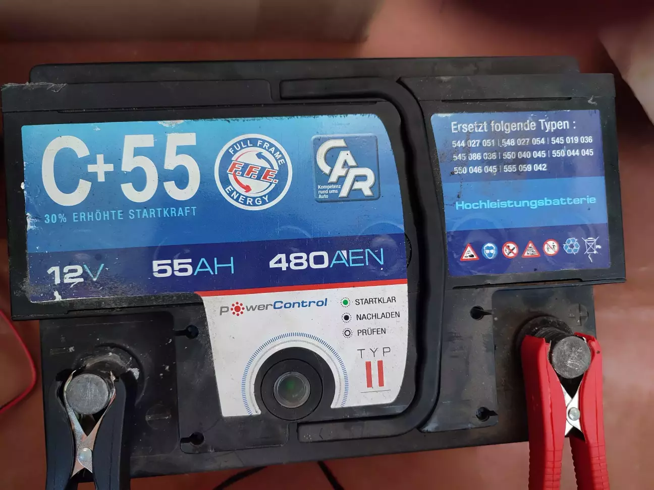 Старий АКБ, що дістався разом з авто і прослужив 4 роки