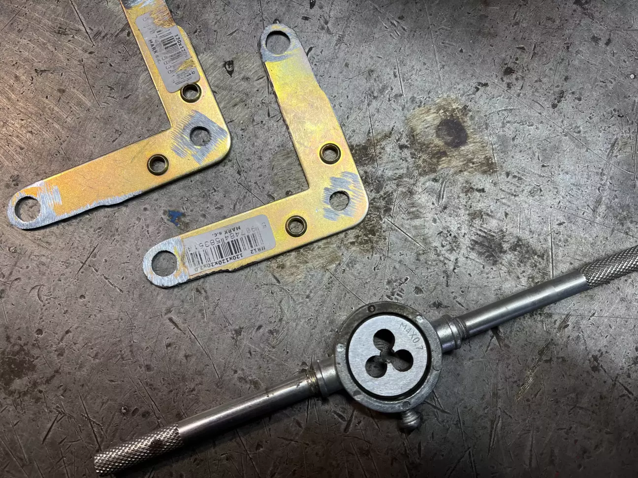 Необхідна лєрка та кутники з номерами . Стають з мінімальними допрацюваннями.