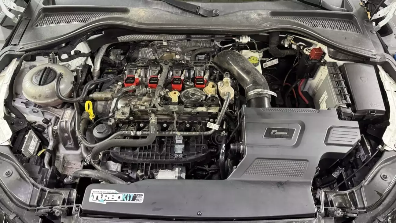 Не все видно, але цілком досить скромно.