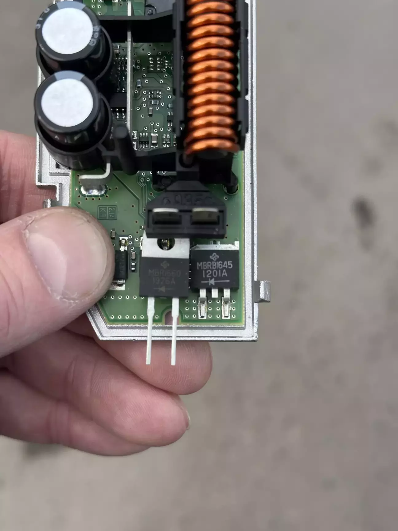 продали мені за 30 грн такий діод.