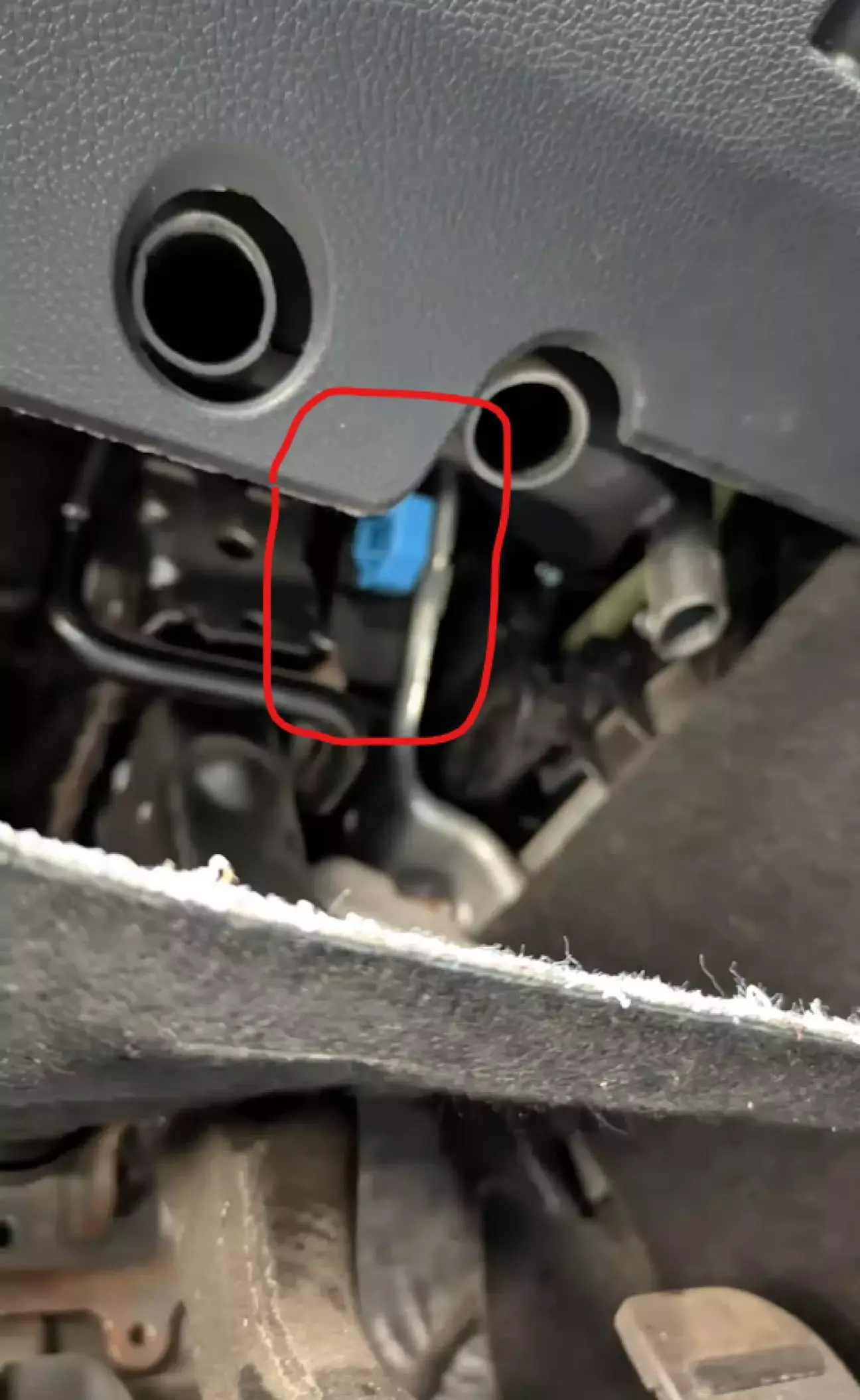 Ось він з підключеним синім роз'ємом