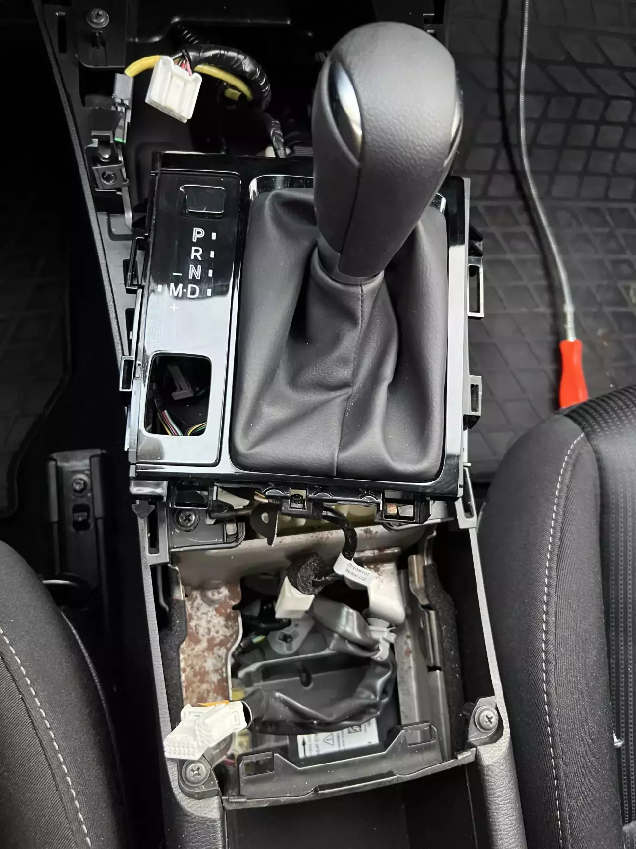 Все що потрібно розібрати, щоб замінити кнопку.