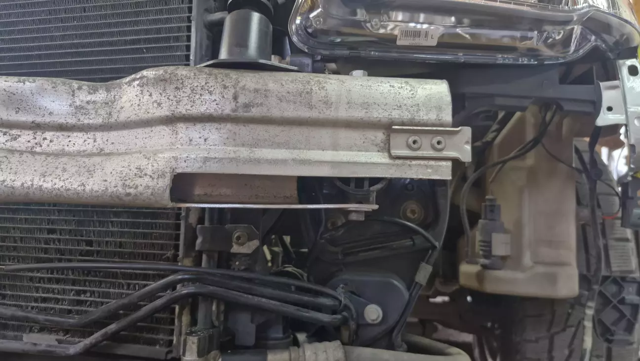 Під новий бампер прийшоль підрізати підсилювач, впирався в нижні сітки під птф