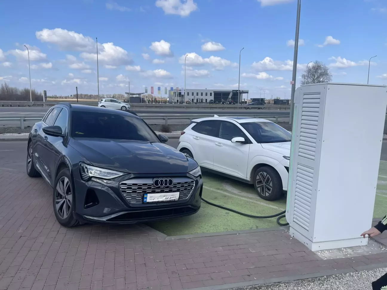 Інколи доводиться так залазити, бо інші не бачать розмітку :(