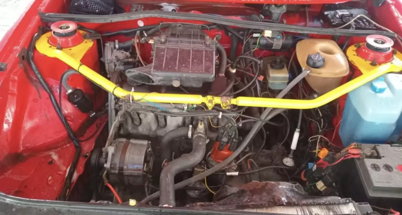 Двигун звичайний 1.6 карбюратор. Їде добре на бензині, газ чомусь душить авто