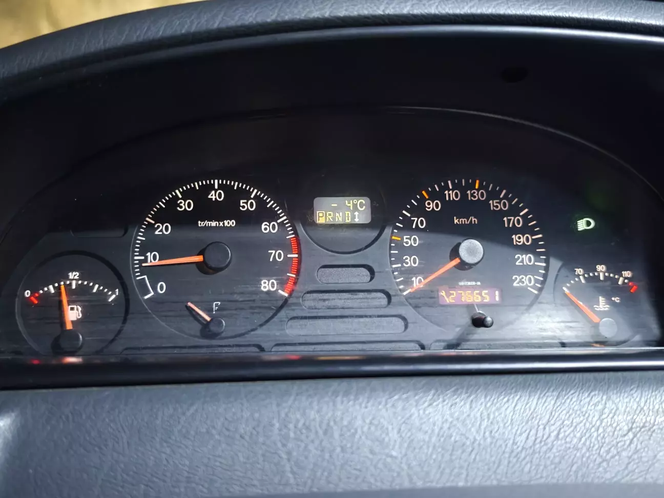 показник одометра при заміні свічок