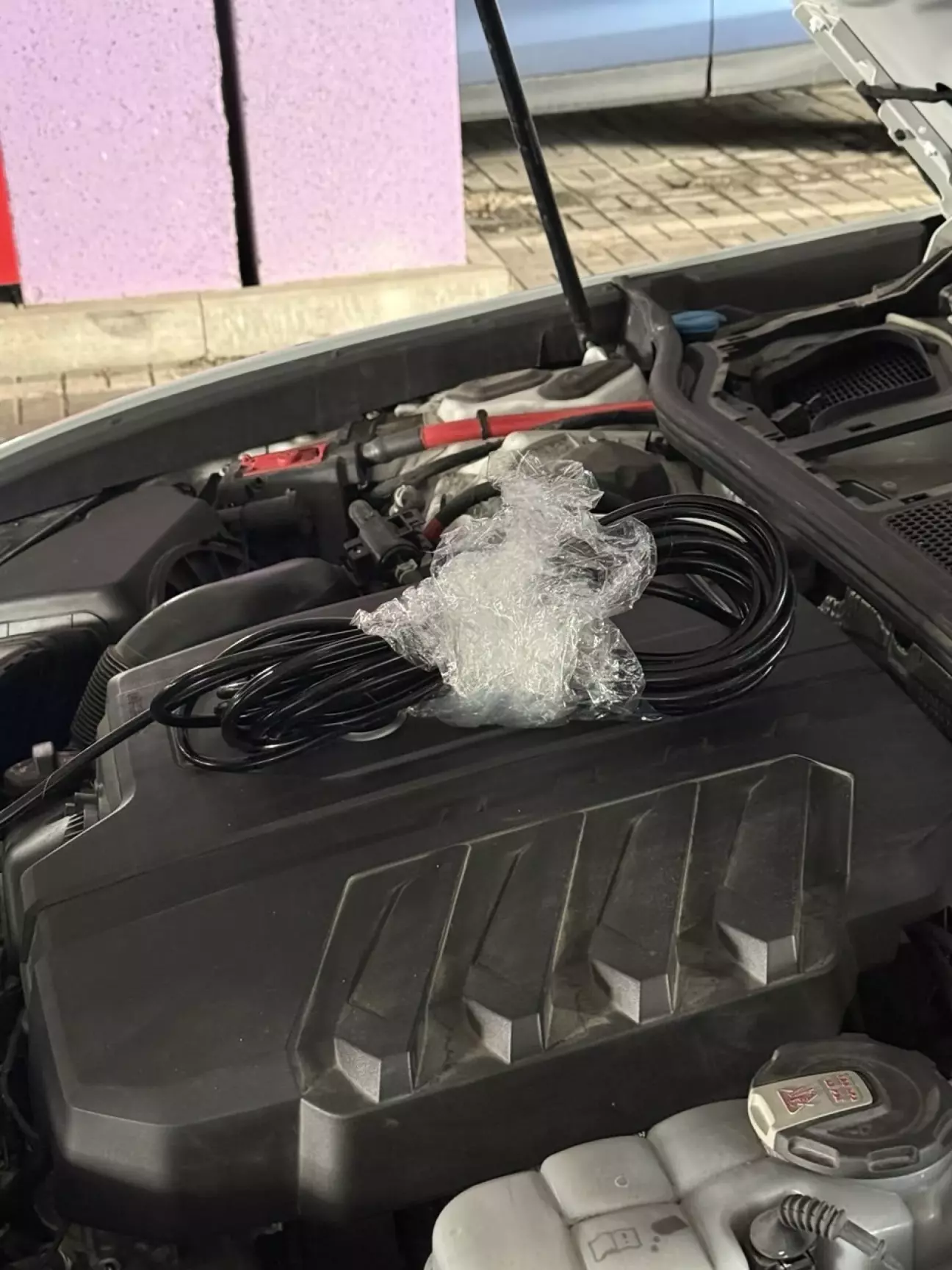 Шланг, який потрібно прокласти під жабо