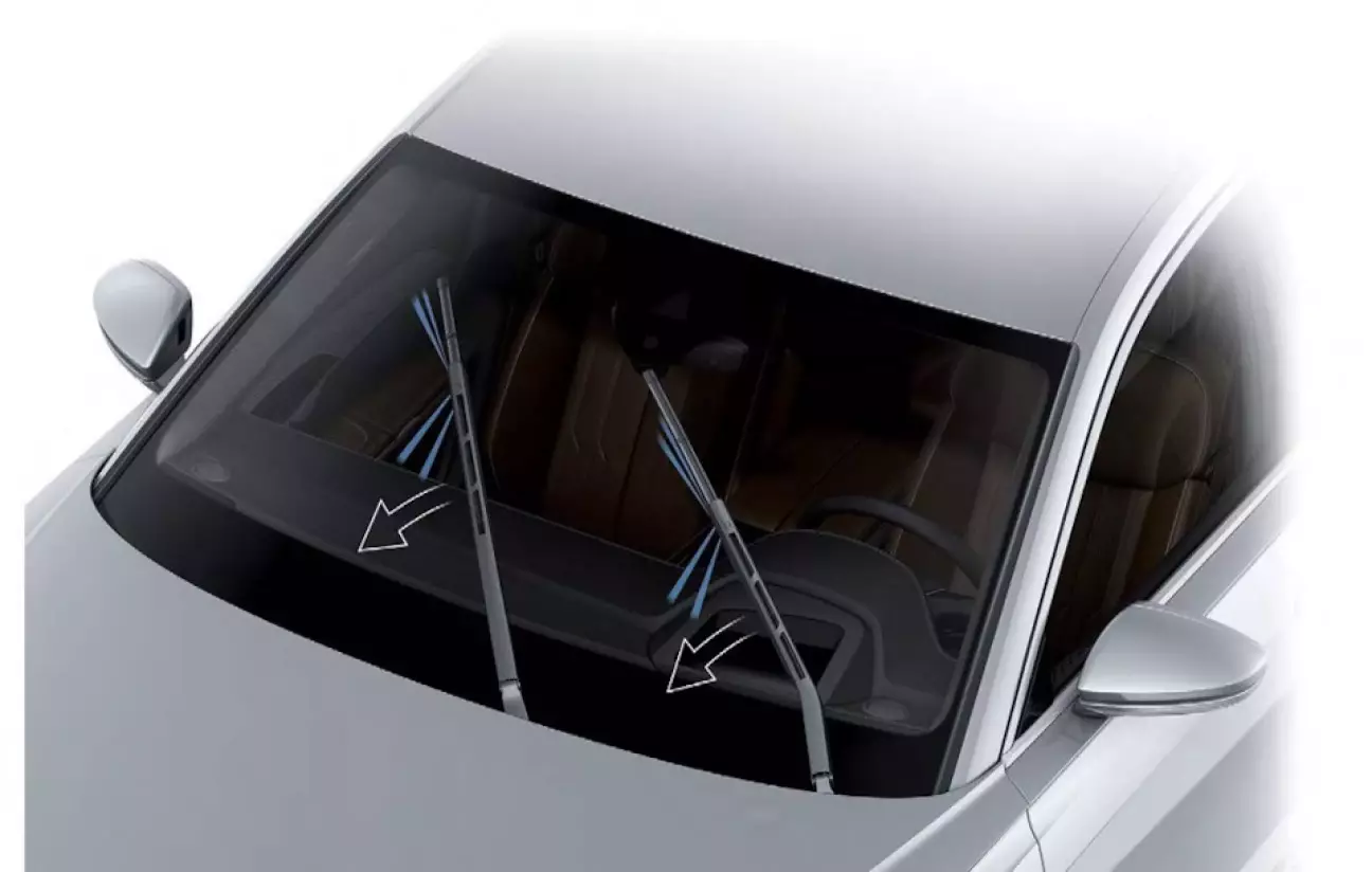 Двірники опускаються, форсунки працюють знизу