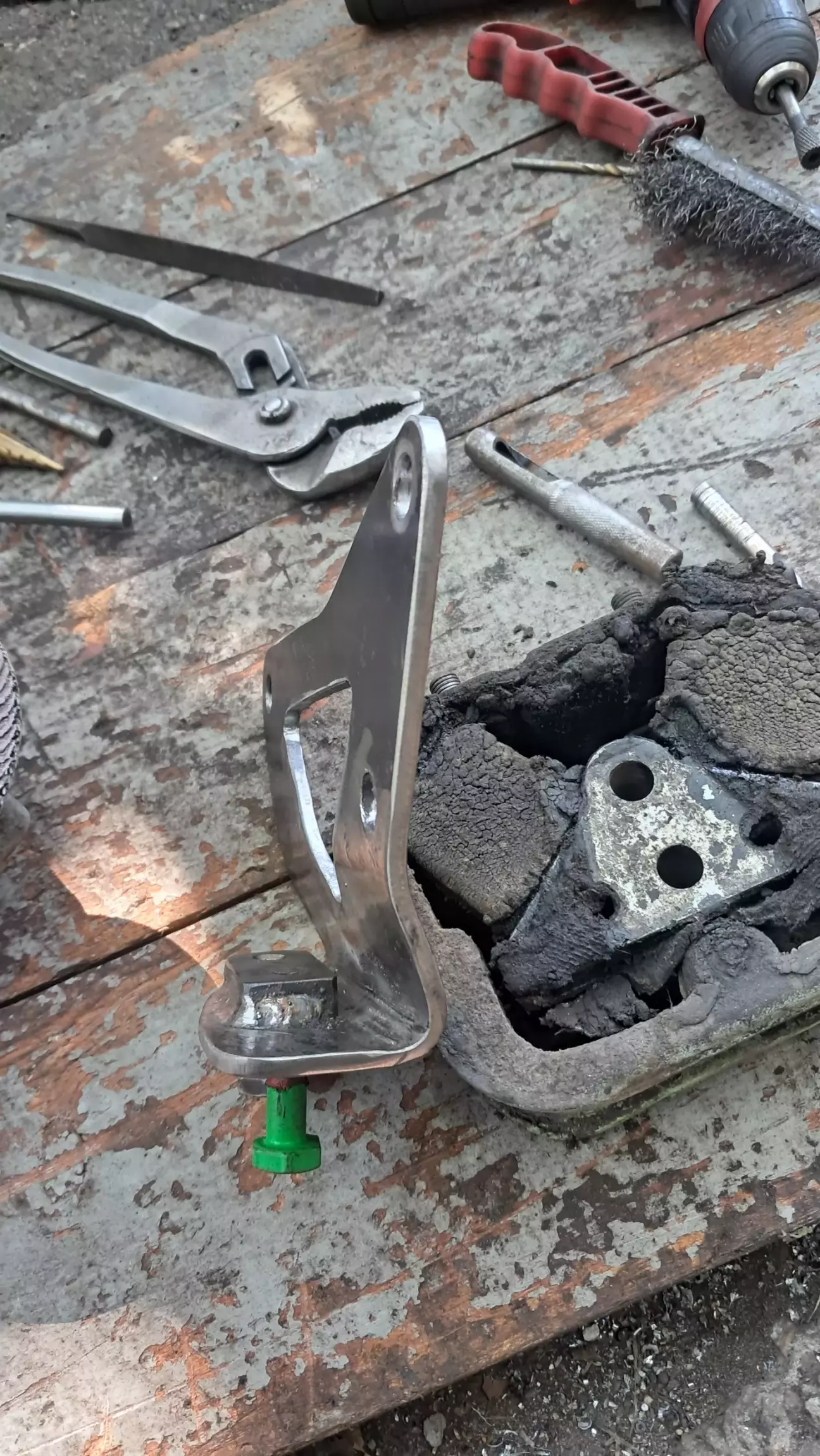 Також виготовлено 2_гий кронштейн задній в районі піввісі