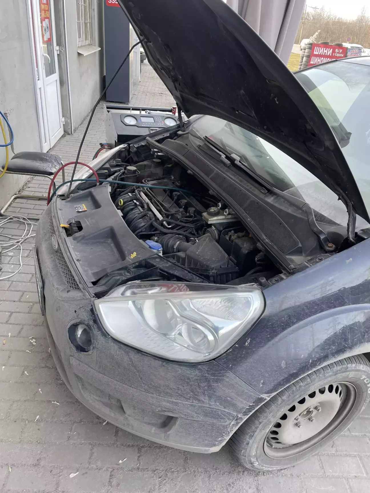 Перевірка та перезаправка системи на сервісі