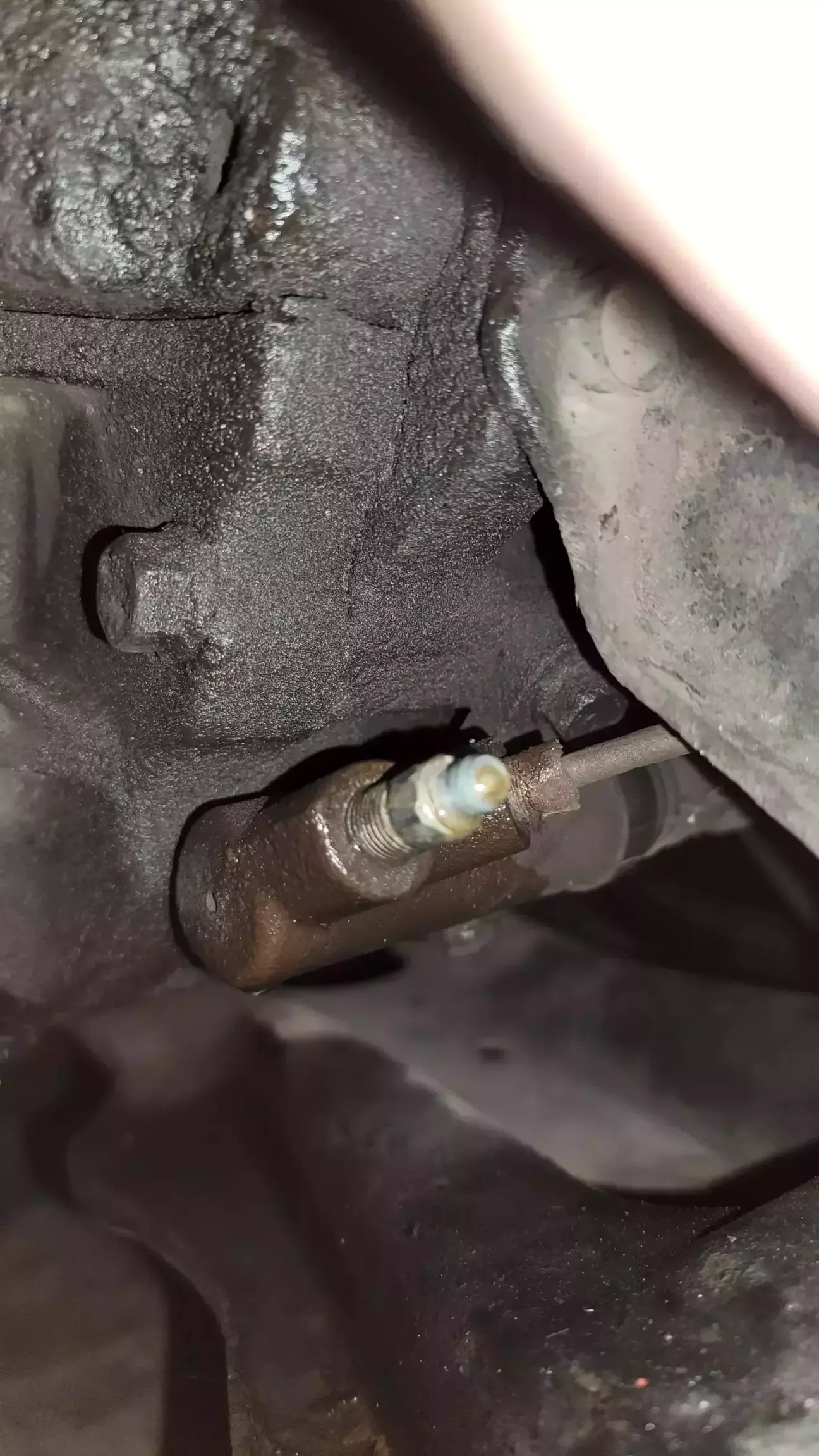 Штуцер прокачки гідравлічного приводу зчеплення