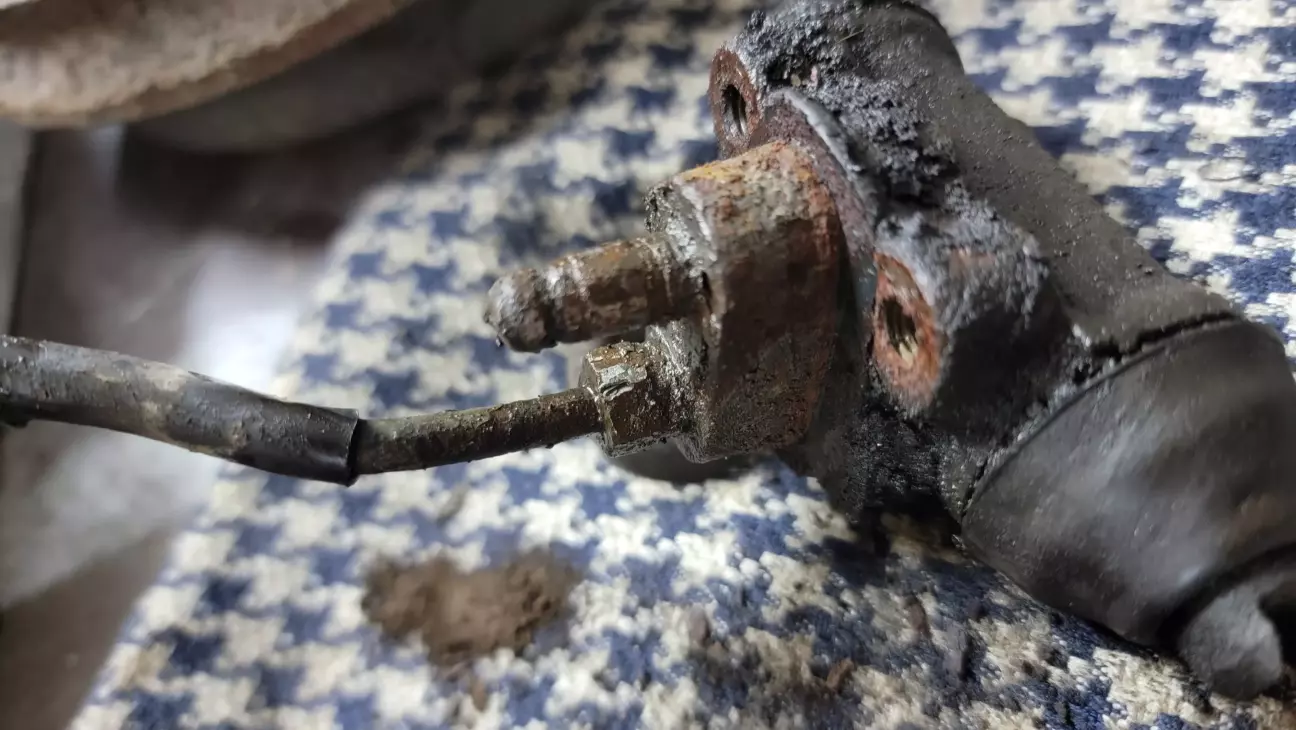 Робочий гальмівний циліндр (Правий)