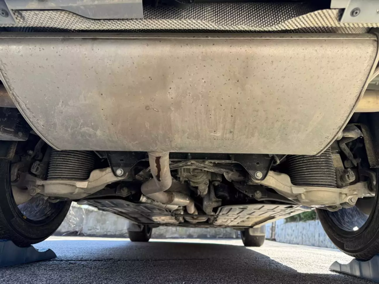 На терміналу багато гліни яку відвантажують на експорт тож все брудне......