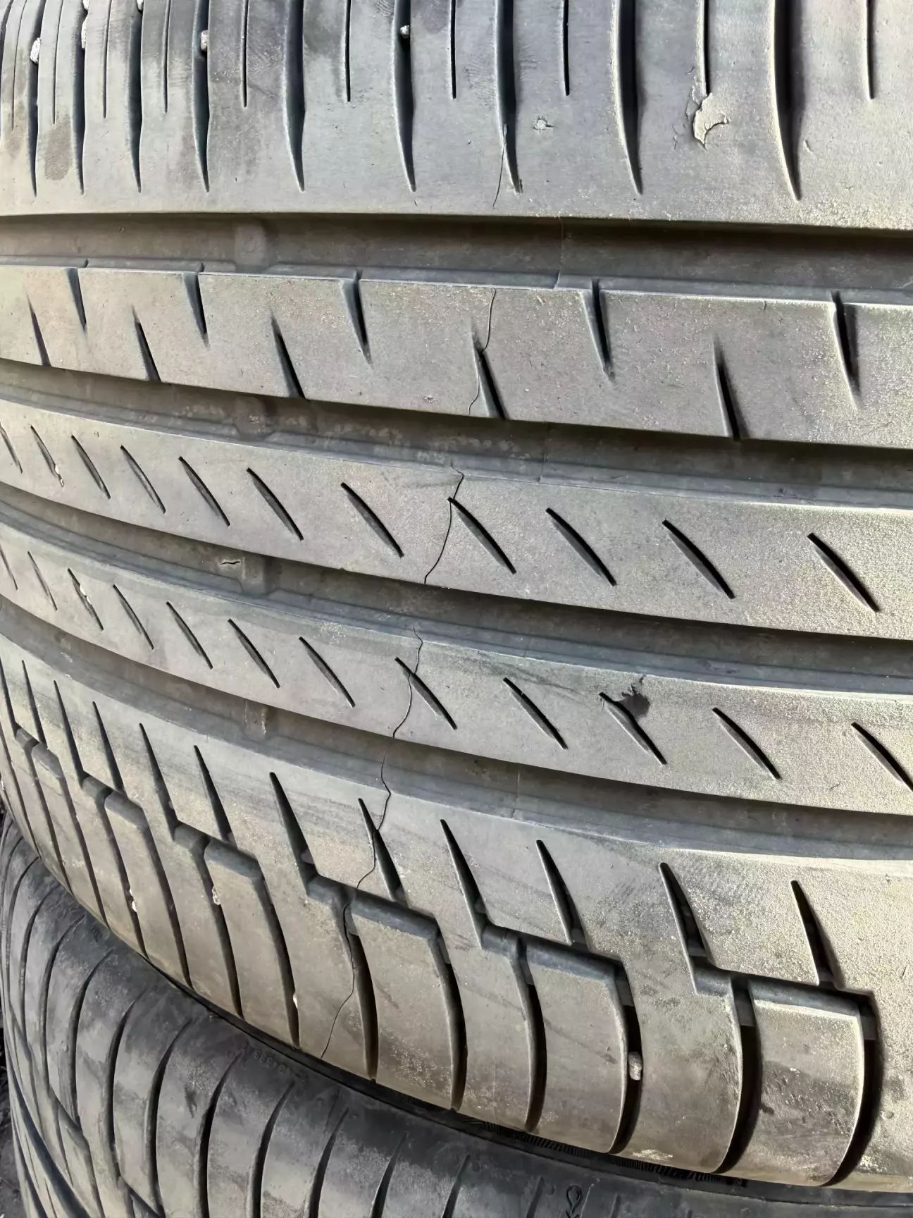 Ось така тріщина була на задньому колесі