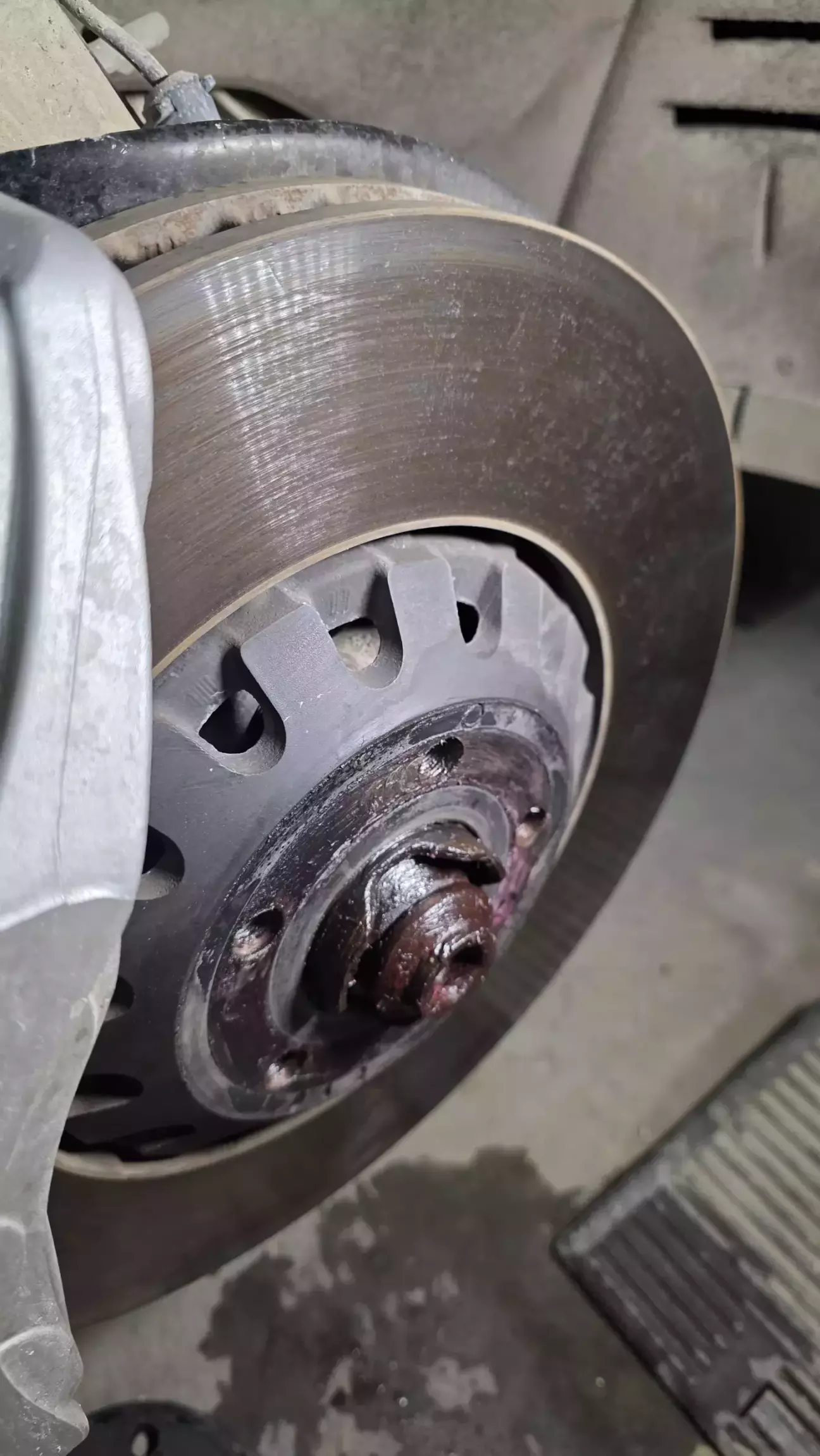 Передний диск. Выработки практически ноль