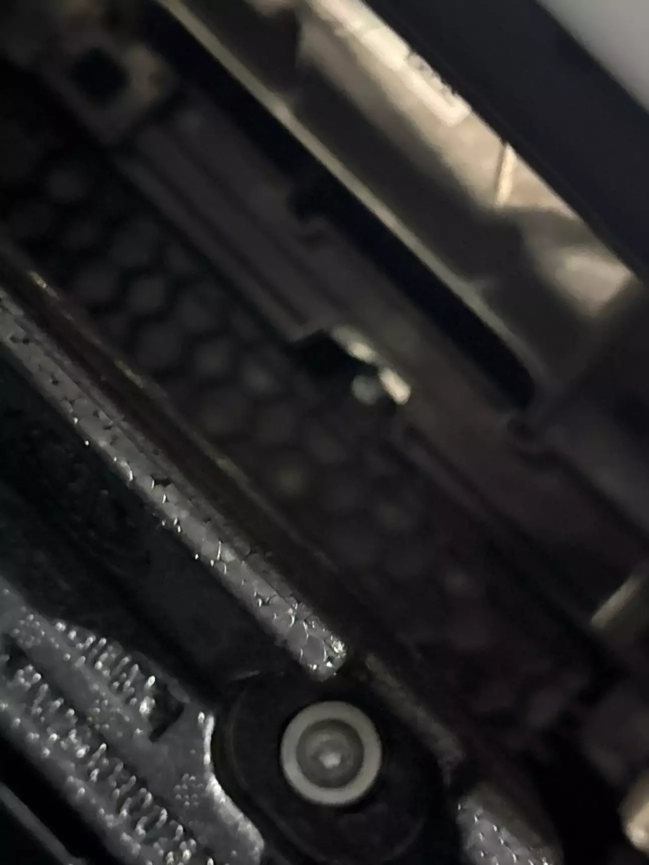 осьо він на саморізі під т20 або головку на 5