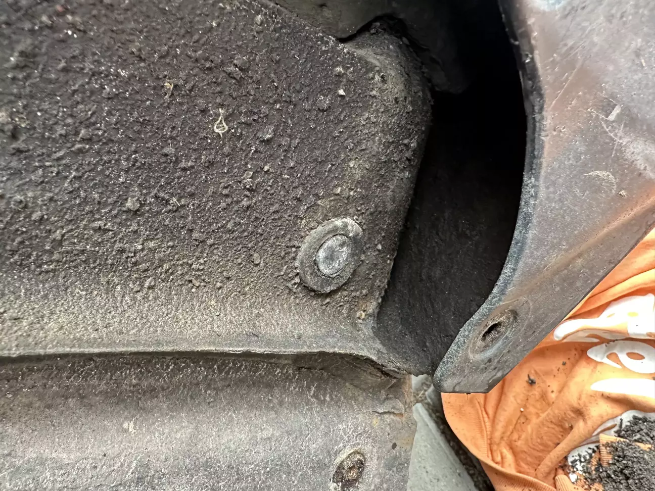 Ще трошки і рання картошка. Почистив і наніс мідну змазку (що було під рукою).