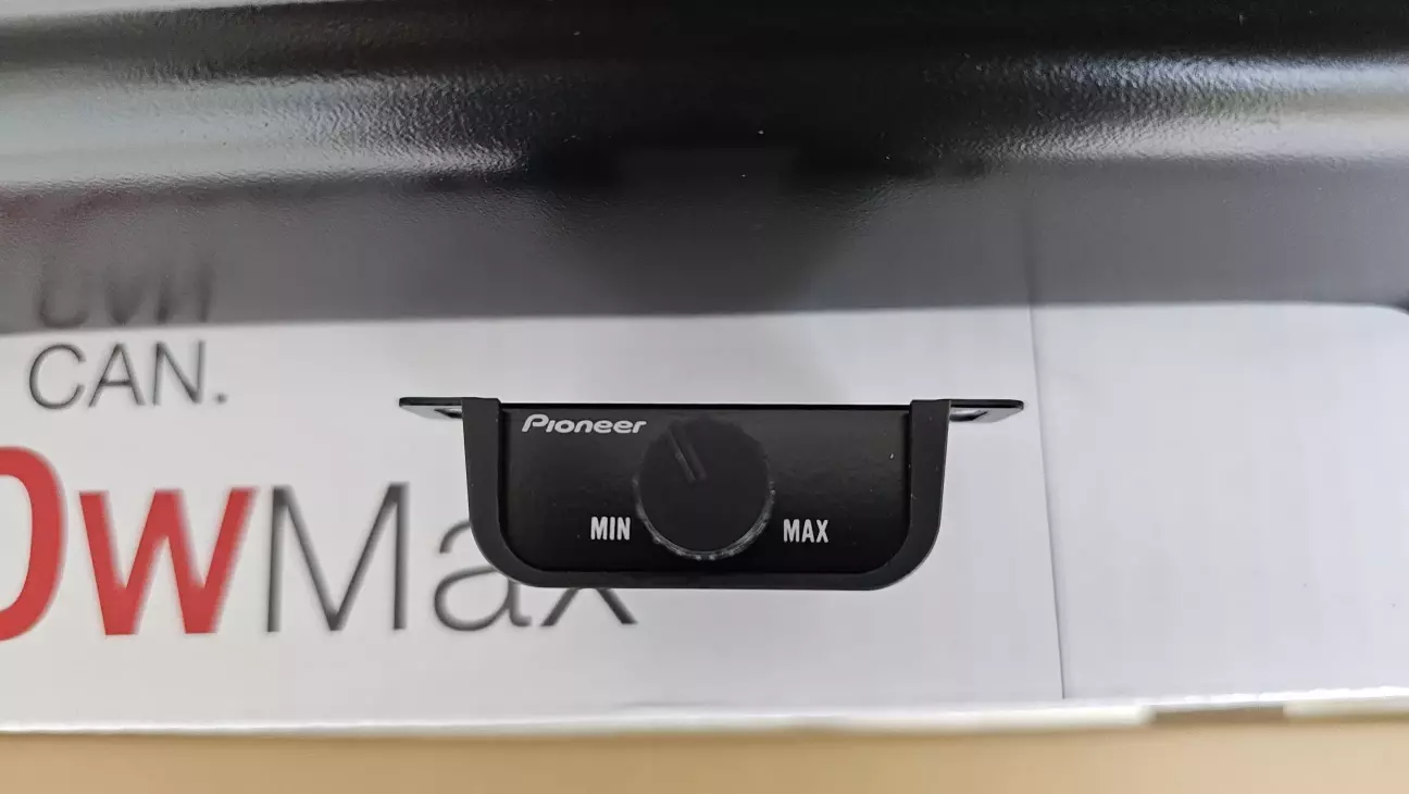 Pioneer GM-DX874 - Bass Boost нам не потрібен — наскільки я знаю, це для сабвуфера.