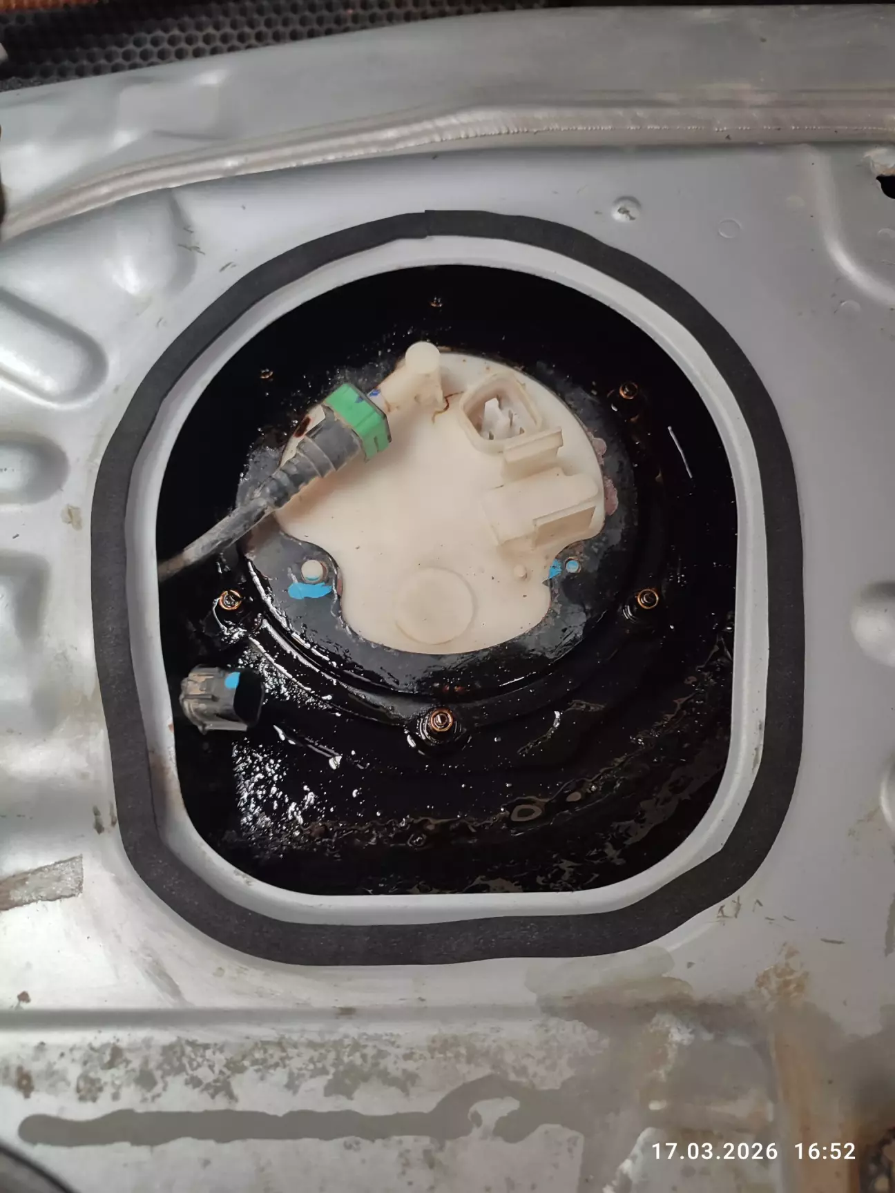 Все промазано, зачищено, шпильки врятовано.