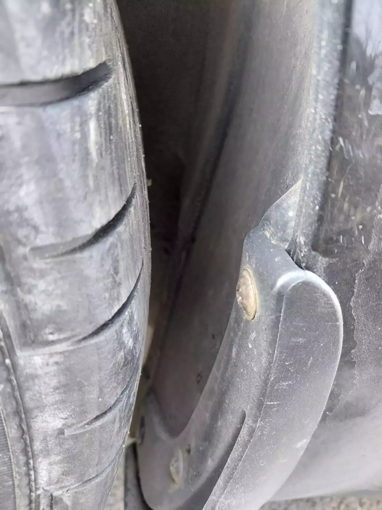 235/45 все таки виявилися завеликими та затирають підкрилки при вивороті)