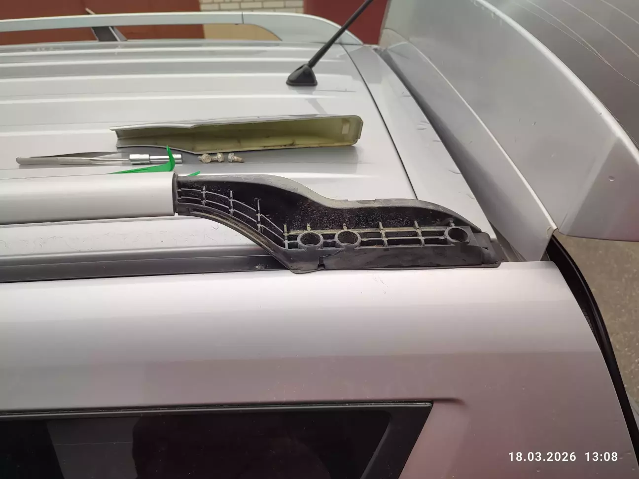 Демонтаж крайньої стійки рейлінга