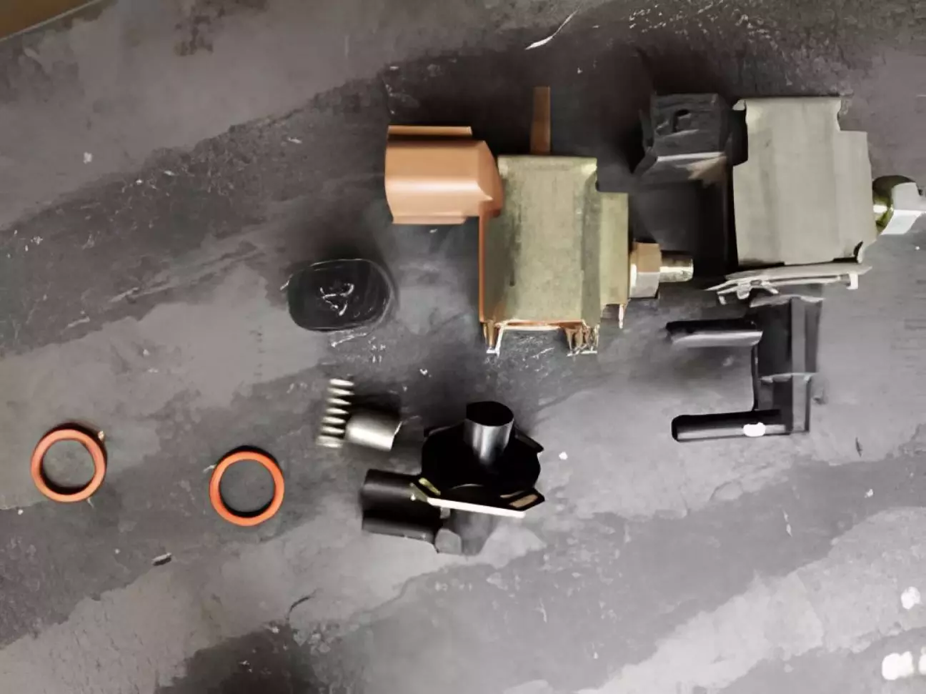 соленоїд в розібраному вигляді