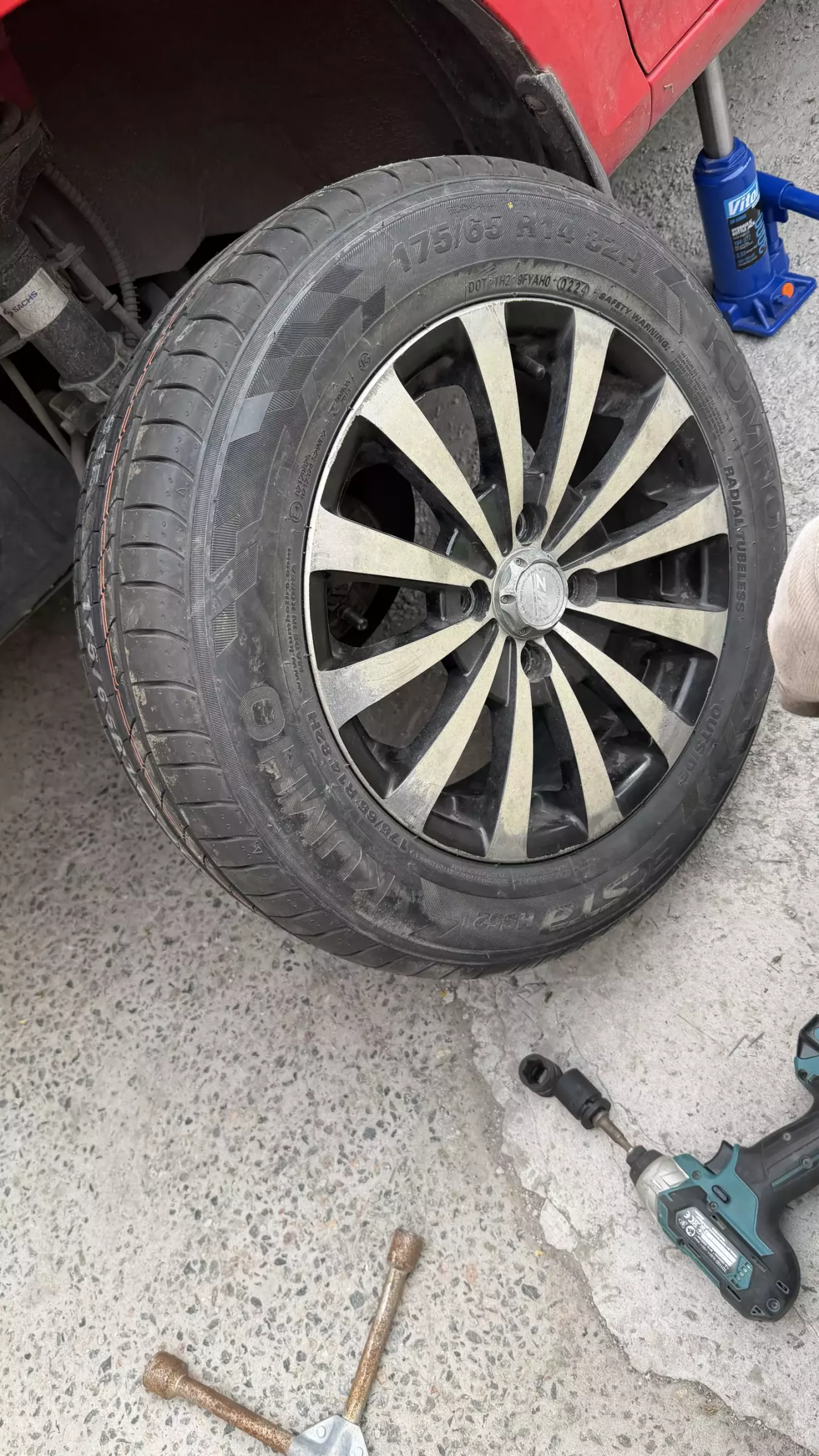 Kumho HS52 TL 175/65R14 82H