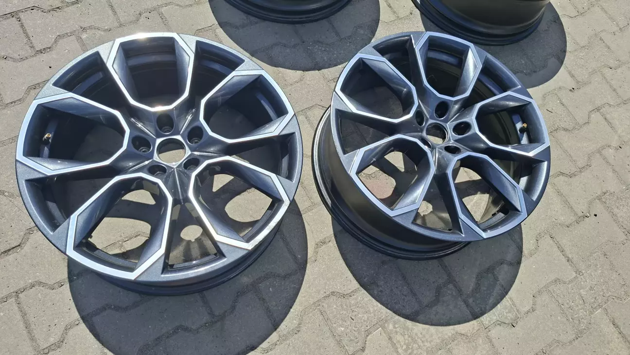 Фото перед реставрацією, диски в оригінальному кольорі "Metallic anthracite"