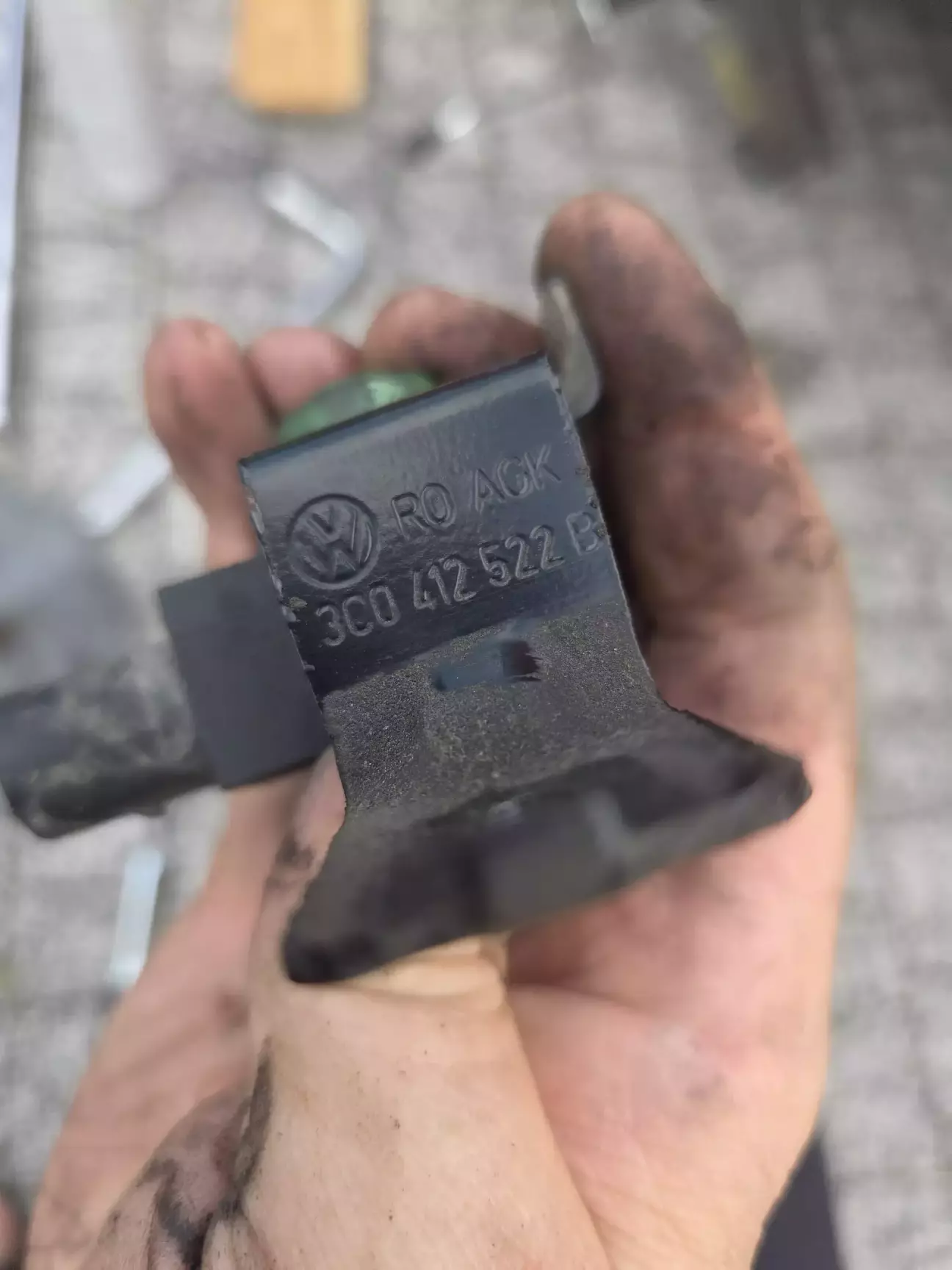 А весь комплект в зборі це 3C0 412 522 В