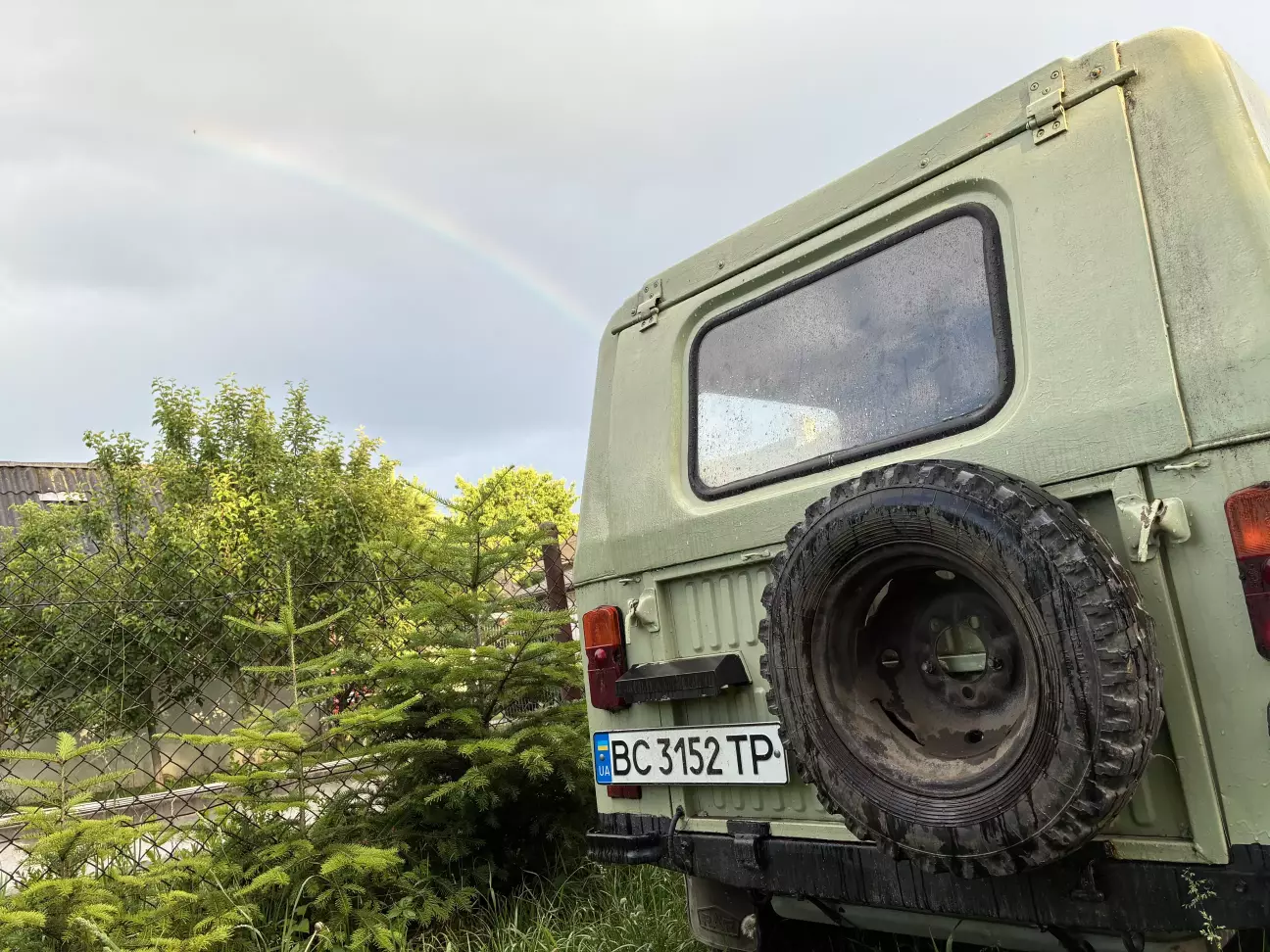 Влітку є все: веселка 🌈 , трава 🌿 , спів птахів , рої бджіл