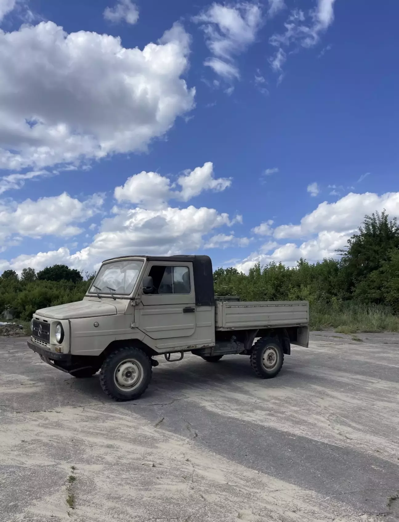 Один пан на олх продає 3 таких заводських Лу..цікаві машинки