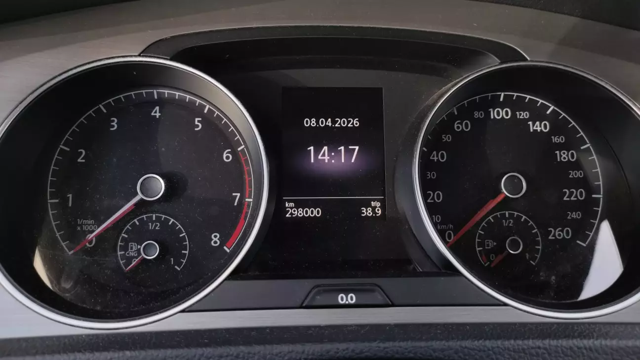 а Гольф розміняв в дорозі 298му т. км