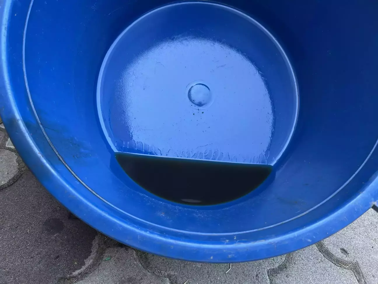 Отакий бруд злився зі старого фільтра