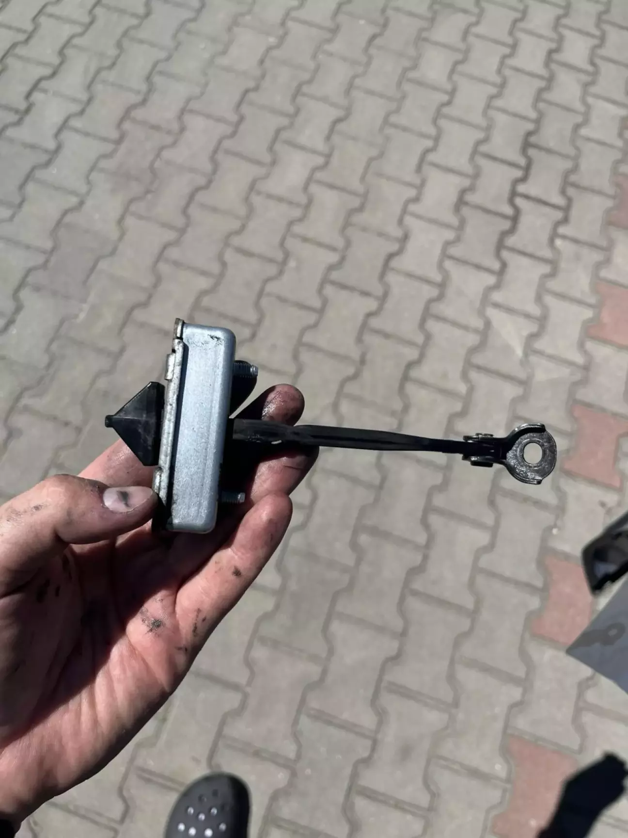 Обмежувач дверей Mazda CX-9 TB