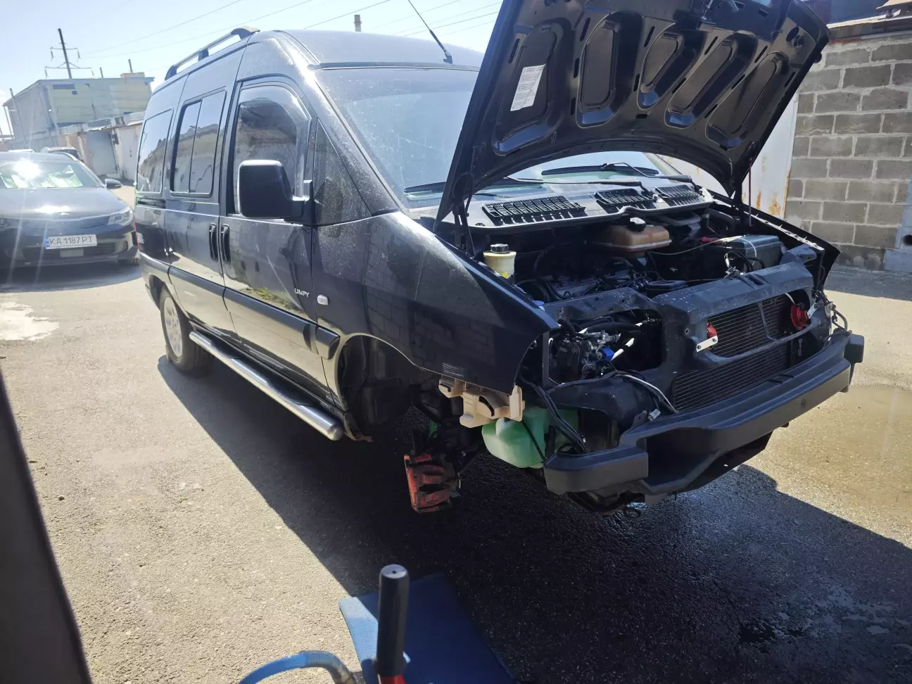 авто на підставки та миття зі всіх сторін