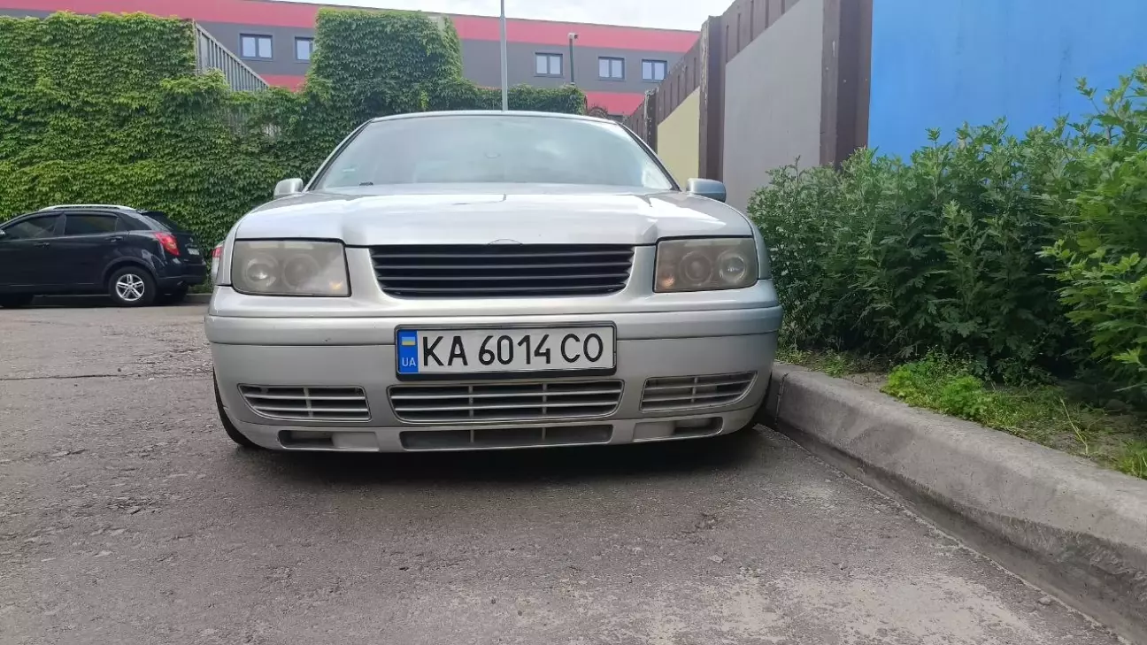 бо було ось так, жовто і мутно.