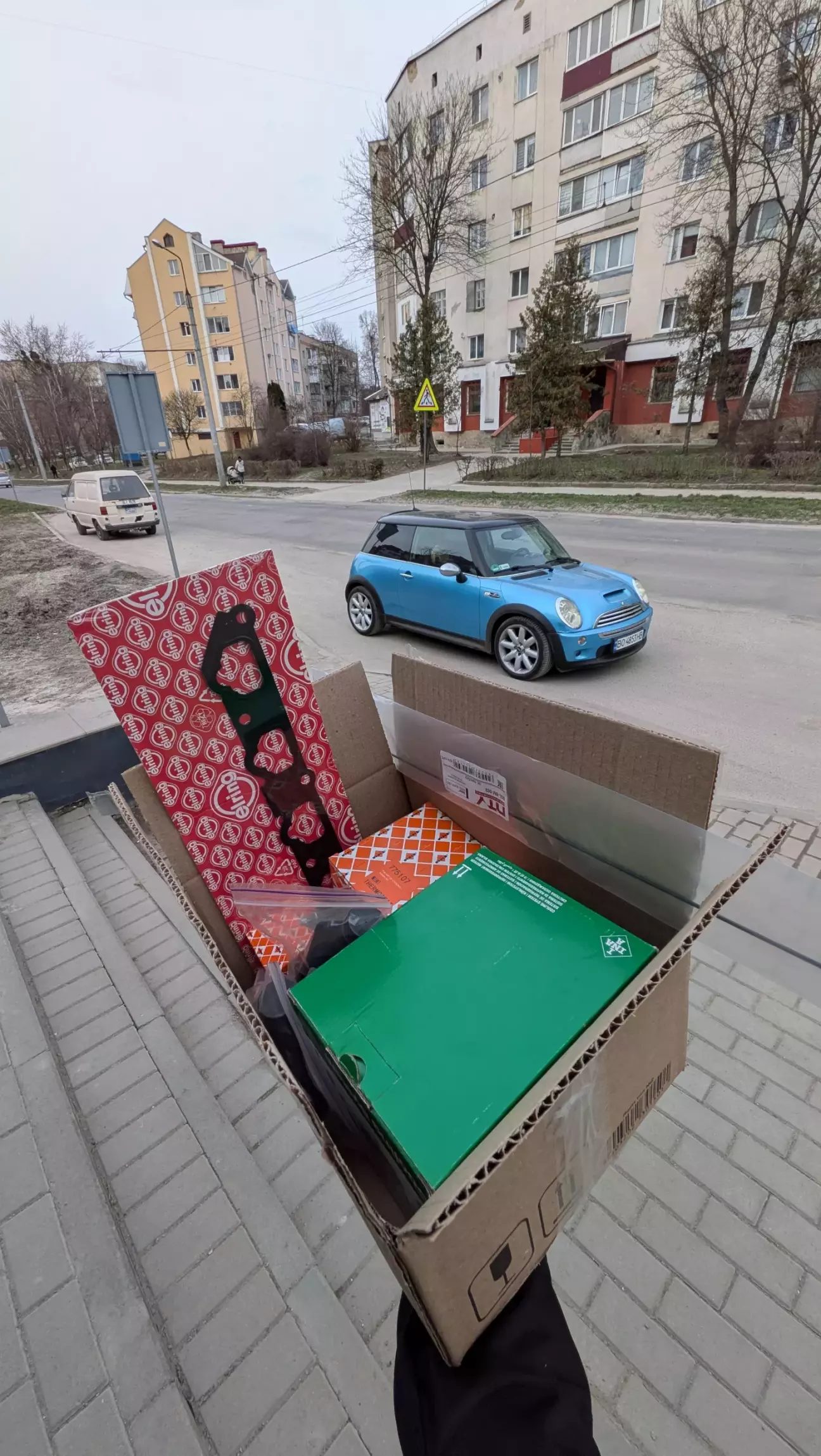 Починалось все дуже цивільно з ящичка запчастинок