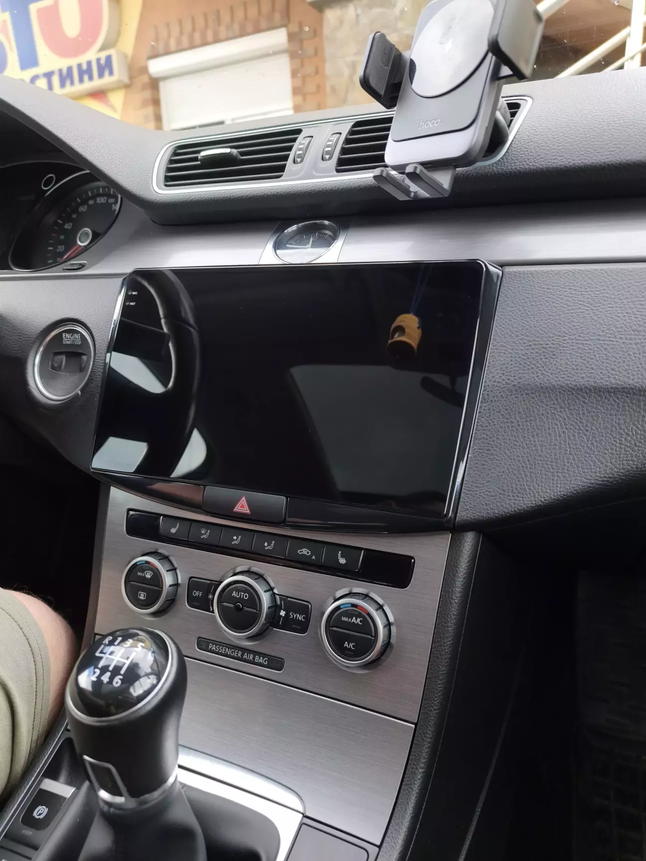 Автомагнітола сидить ідеально без жодних зазорів