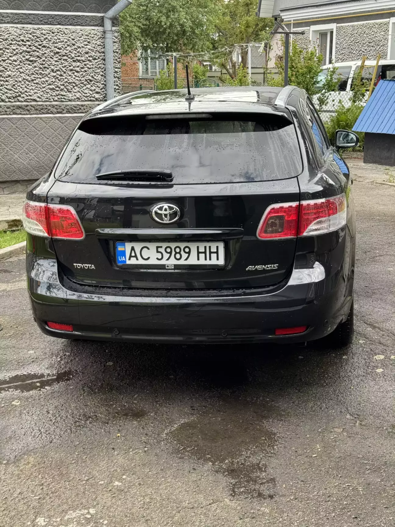 В дома обов'язково ополіскую маленьку, бо чорна машина не буває чистою)